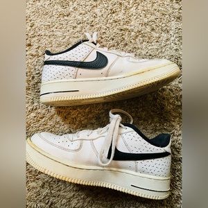 Nike Air Force 1 Black and White 7Y